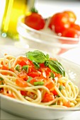 Spaghetti with tomatoes and basil