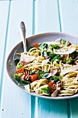 Spaghetti mit Thunfisch, Brokkoli und Tomaten