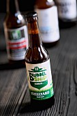 Eine Flasche The Steelyard Pale Ale (Craft Beer aus der Handwerksbrauerei)