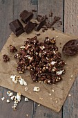 Chocolate popcorn with almonds