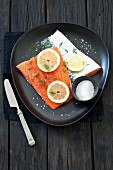 Salmon fillets with lemon, salt and dill