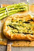 Asparagus on puff pastry with cheese and pesto
