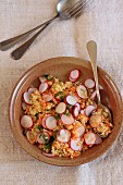 Bulgur salad with radishes and grated carrots