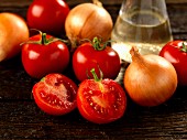 Tomatoes, onions and white wine vinegar