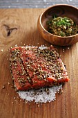 Gewürztes und gesalzenes Lachsfilet