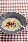 Jerusalem artichoke soup with chanterelle mushrooms