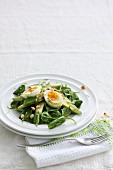 Spinach salad with avocado and boiled-egg