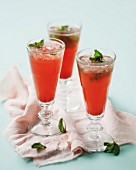Cranberry Kiss (cocktails made with cranberry juice and soda water)