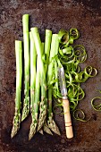Green asparagus, peeled