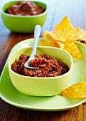 Spicy courgette salsa with tortilla chips