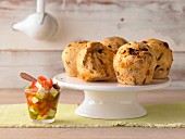 Spicy pizza muffins with vegetable salad