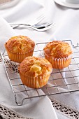 Lemon muffins with pears