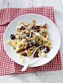 Pasta with gorgonzola sauce, pears, radicchio and walnuts