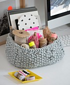 A knooked basket for sewing utensils – knitting with a hook