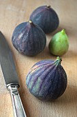 Fresh figs with knife