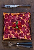 A square strawberry tart (seen from above)