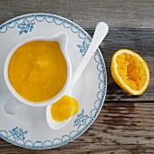 Vegane Orangensauce mit getrockneten Aprikosen