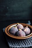 Fresh figs in a ceramic bowl