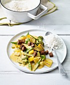Veganes Gemüsecurry mit Tofu aus dem Wok (Asien)