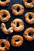 Simit rings with chocolate and sesame seeds (Turkey)