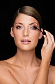 Eye make-up: mascara for a bright-eyed look