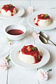 Mini cheesecakes with strawberry sauce
