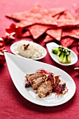 Asiatische Weihnachtsgans mit Reis und Pak Choi