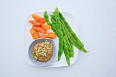 Vegetables with a dip (peanut cream with tamarind)