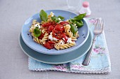 Quick pasta with cocktail tomatoes and goat's cream cheese