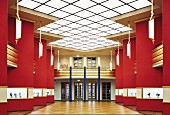 Die Pfeilerhalle im Museum für Angewandte Kunst, Grassimuseum, Leipzig, Deutschland