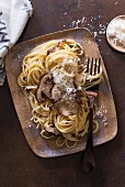 Linguine with mushrooms and Parmesan cheese