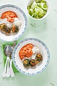 Chicken and spinach meatballs with a red curry sauce and rice (India)