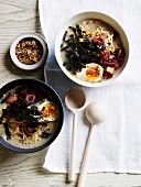 Tonkatsu-Ramennudelsuppe mit Ei und Bacon (Japan)