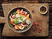 Thai salad with prawns, tomatoes and broccoli