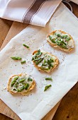 Asparagus crostini with cheese