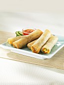 Vegetable spring rolls with a sweet and spicy chilli sauce