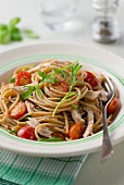 Spaghetti with chicken, rocket and cherry tomatoes