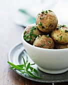 Oven-roasted potatoes with garlic and parsley