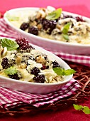 Blackberry gratin with nuts
