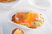 Crostino with salmon and lemon mayonnaise