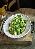 Lauch mit Feldsalat und Kräuterdressing