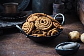 Potato and pearl millet chakli (India)