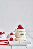 Meringues with fresh raspberries