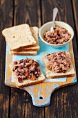 Toast topped with tuna and kidney bean salad