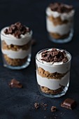 No-bake mini cheesecakes with crushed biscuits and chocolate