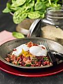 Quinoa with beetroot, spinach, poached eggs and bacon