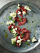 Sweet-and-sour cauliflower with tatar and juniper berries