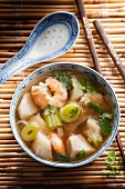 Prawn soup with leek (China)
