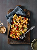 Oven-roasted cauliflower with cherry tomatoes and almonds (seen from above)