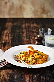 Linguine with prawns and tomatoes